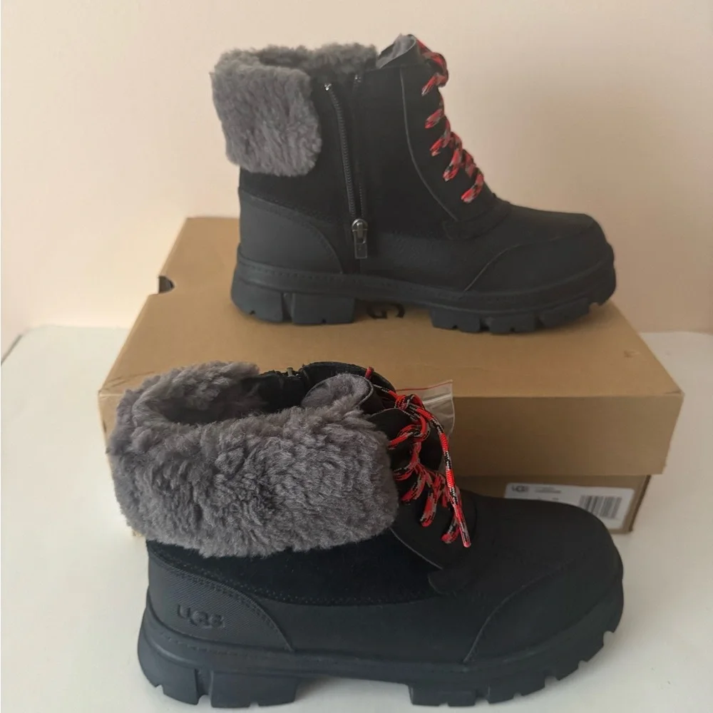 UGG Ashton Addie Snow Leather Boot. Waterproof. Size: 8